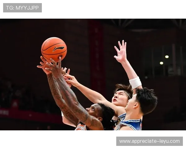 CBA新赛季精彩对决再现球场风云王者之争引发球迷热议
