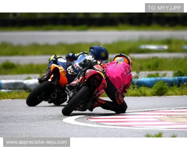 摩托GP赛季激战正酣 各大车队争夺冠军席位激烈竞争 摩托GP赛季激战正酣 各大车队争夺冠军席位激烈竞争