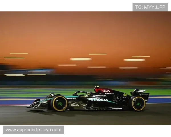 F1赛事最新动态：梅赛德斯车队在赛季中期迎来关键调整和挑战