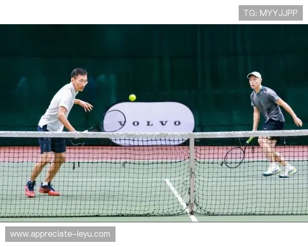 网球赛场风云再起世界顶尖选手展开激烈角逐